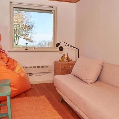 Stunning In Ebeltoft With 3 Bedrooms And Internet Knebel